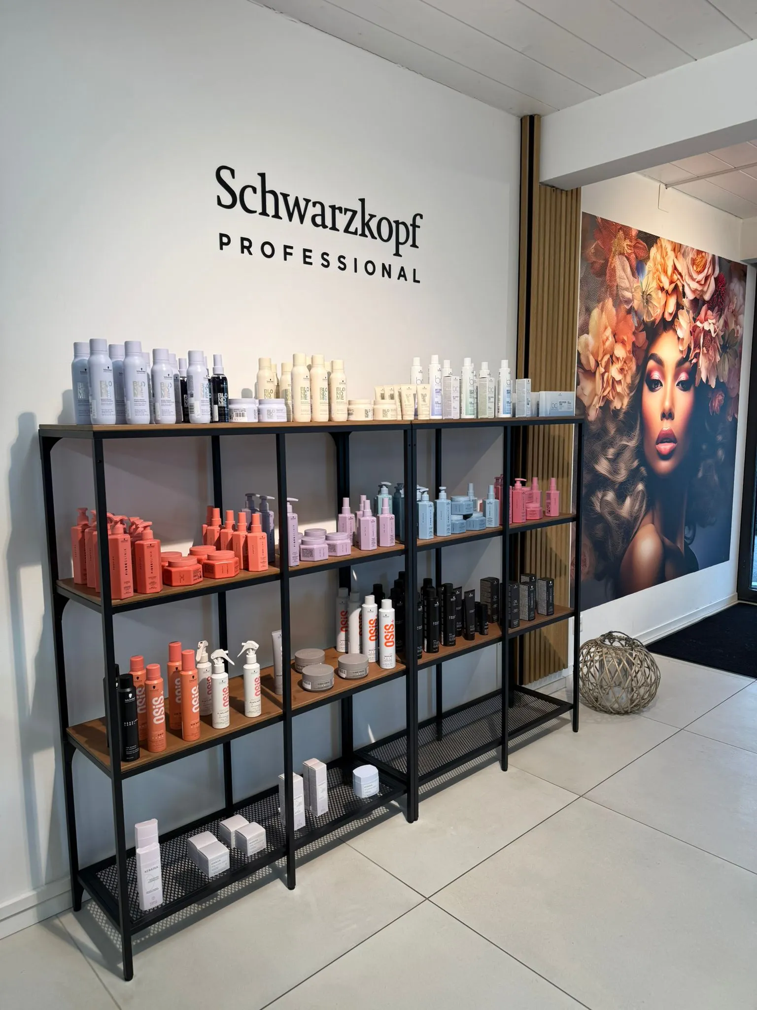 Der Salon von Elegance Hair & More in Steinhausen